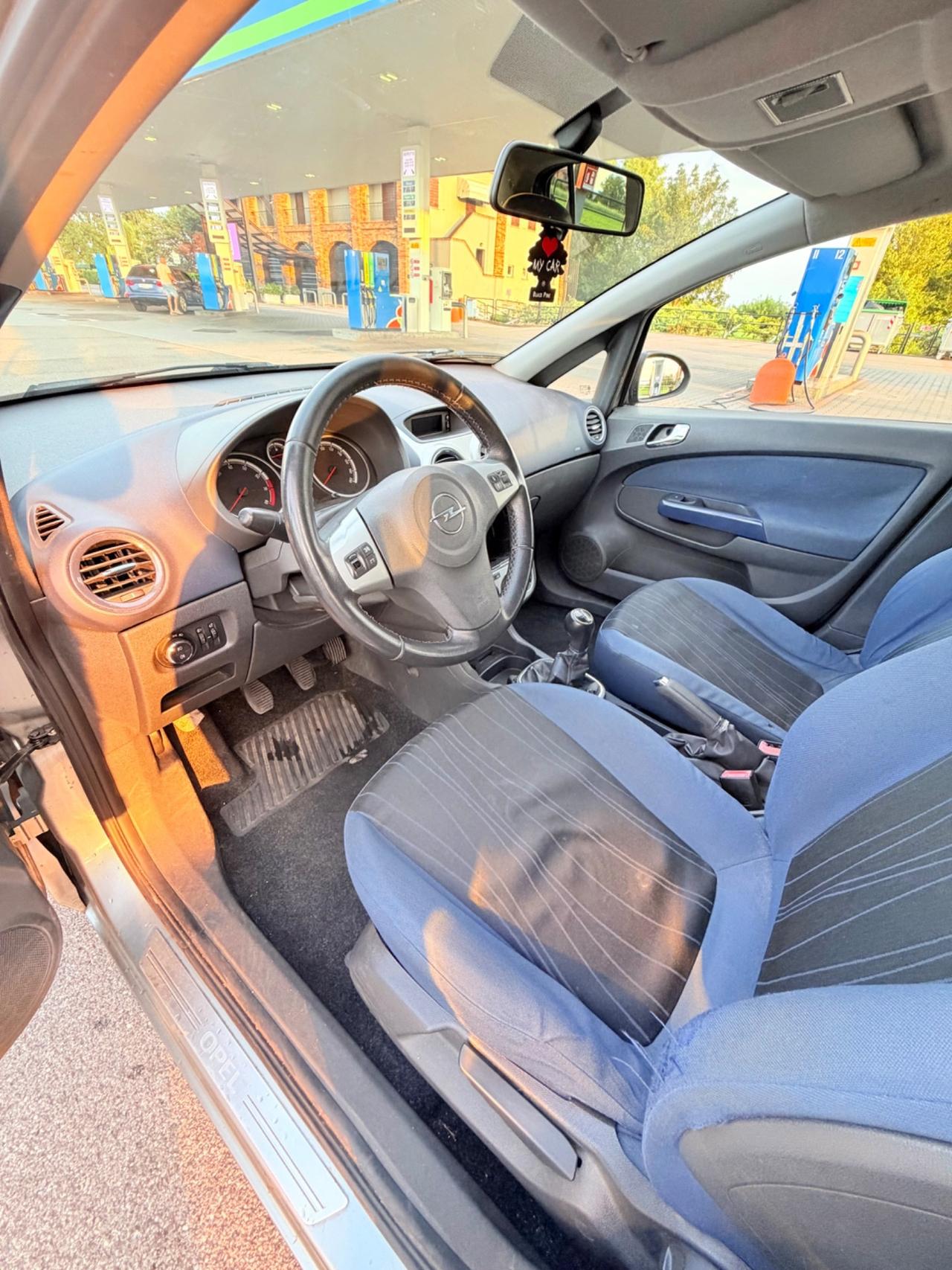 Opel Corsa 1.2 5 porte Cosmo