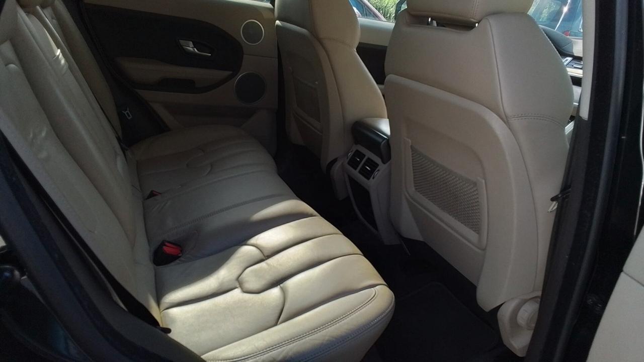 Range Rover Evoque 2.2 TD4 5p. Pure