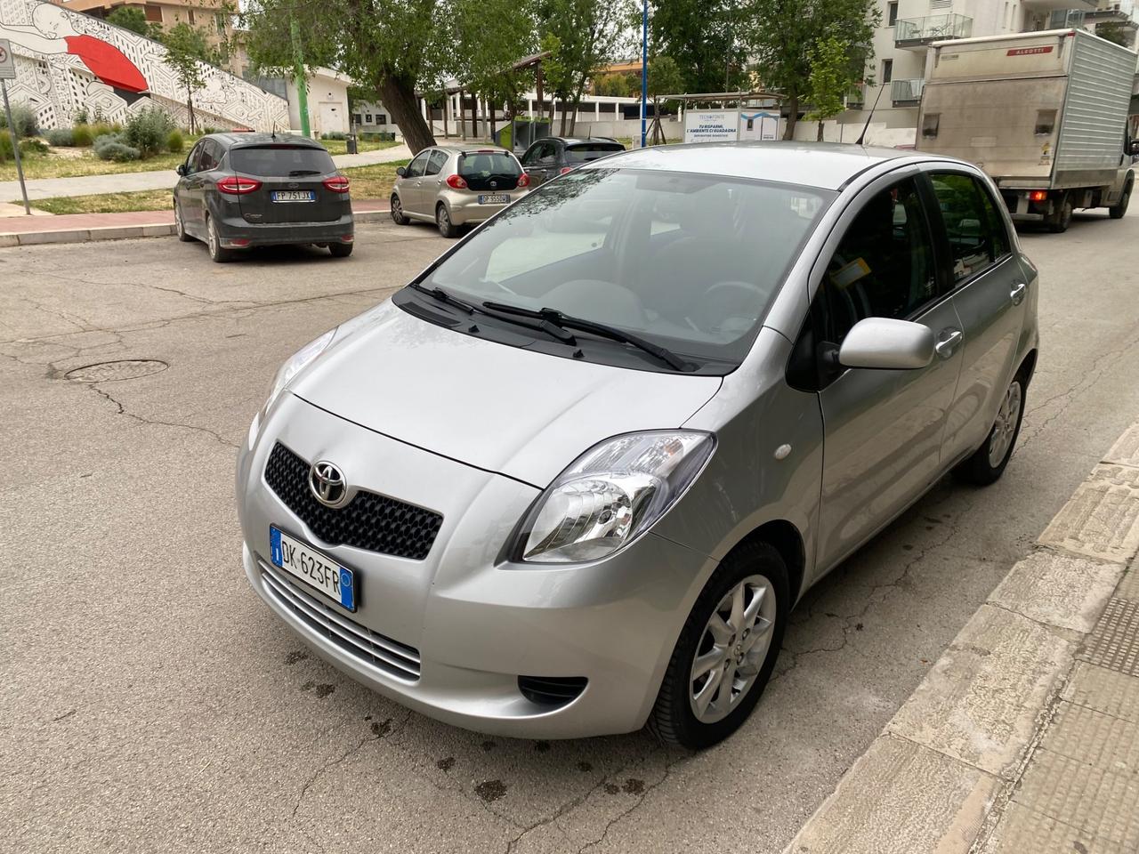 Toyota Yaris 1.0 5 porte Sol
