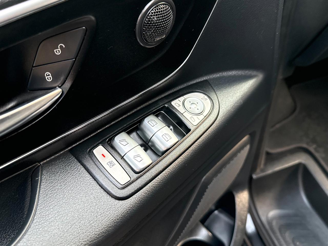 Mercedes Vito 2.2 114 CDI PC-SL Tourer 8 POSTI