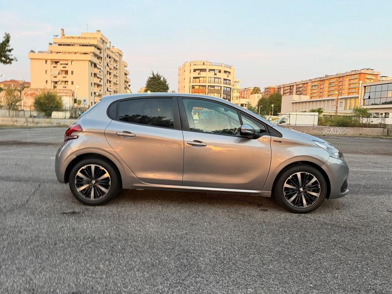 Peugeot 208 PureTech 82 Stop&Start 5 porte Signature