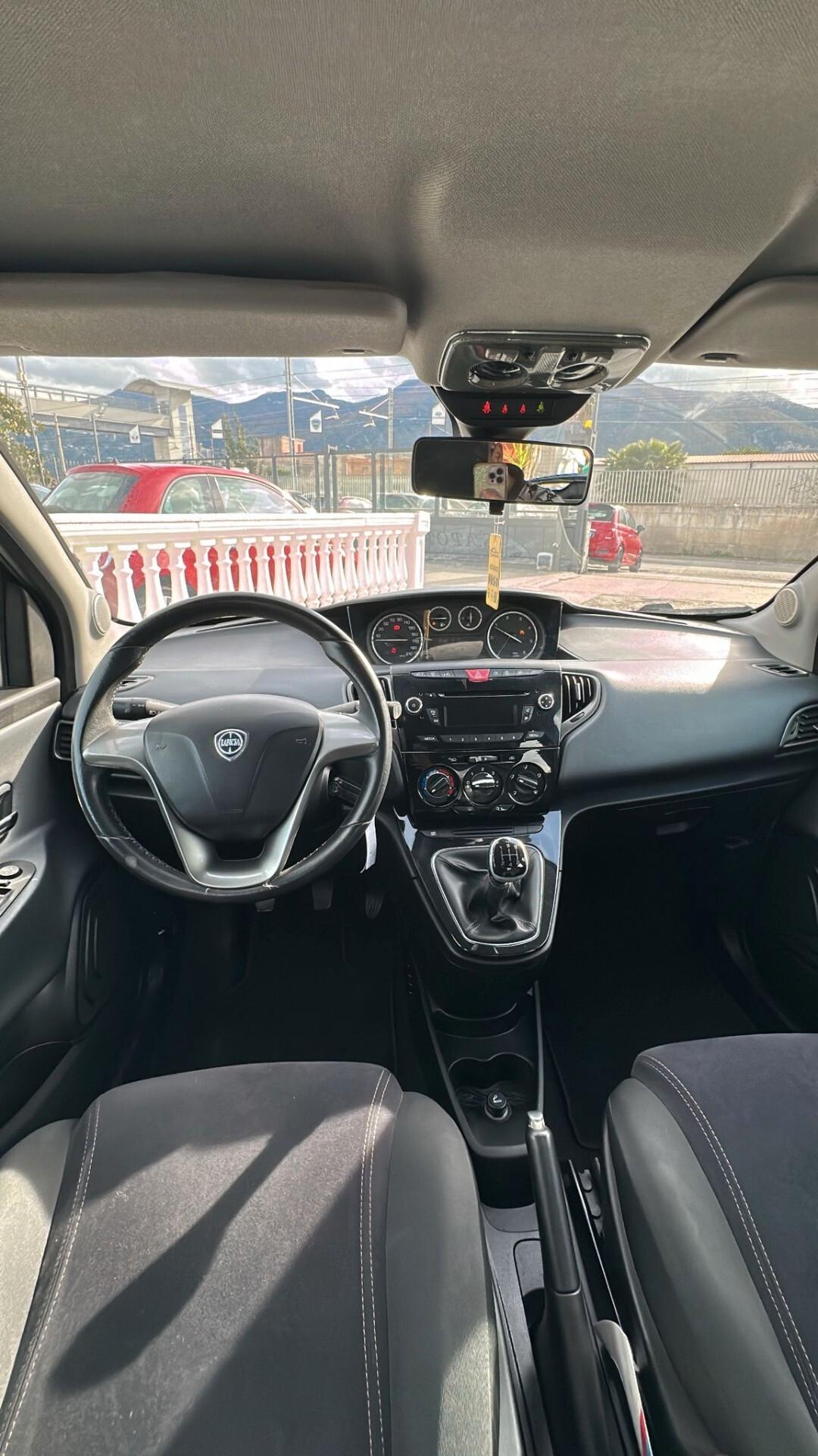 Lancia Ypsilon 1.3 MJT 16V 95 CV 5 porte S&S Silver