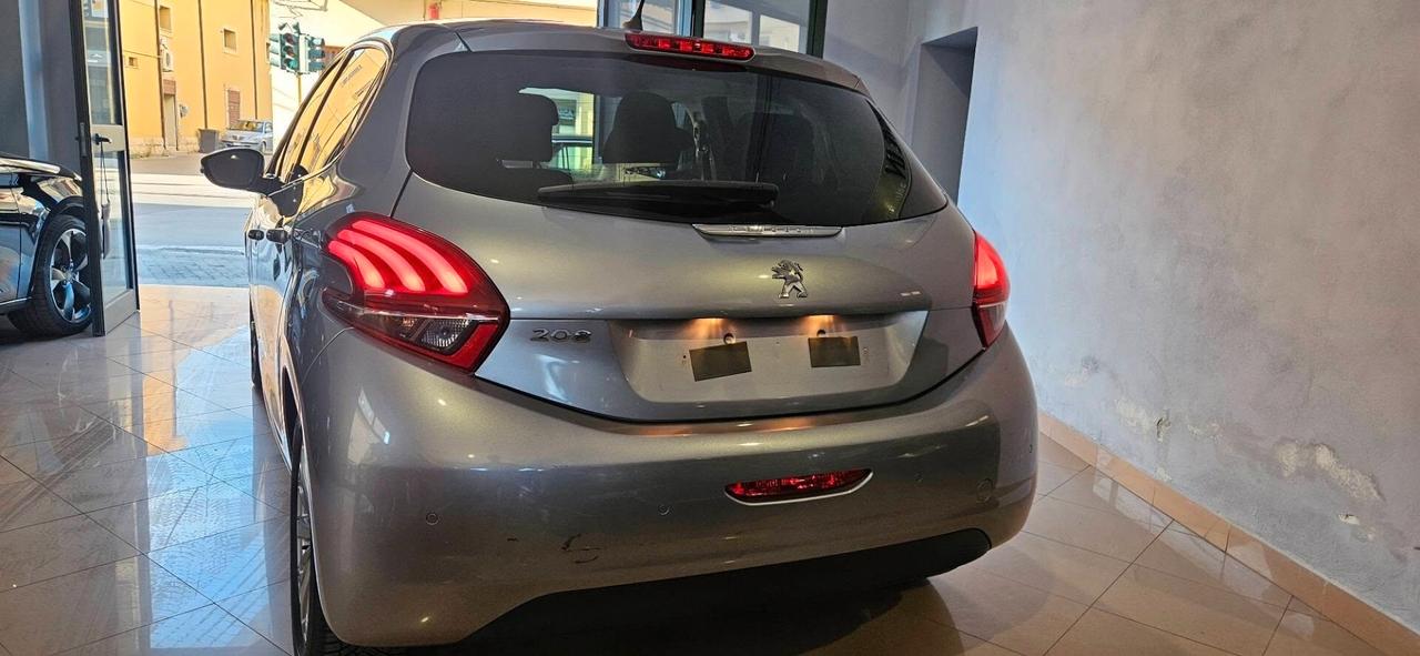 Peugeot 208 PureTech 82cv 5 porte Allure-Navi- Chromo-4 Vetri elett.-Sensori parch