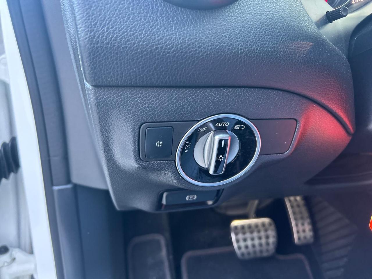 Mercedes-Benz CLA 180 Premium CLA 180 #8250