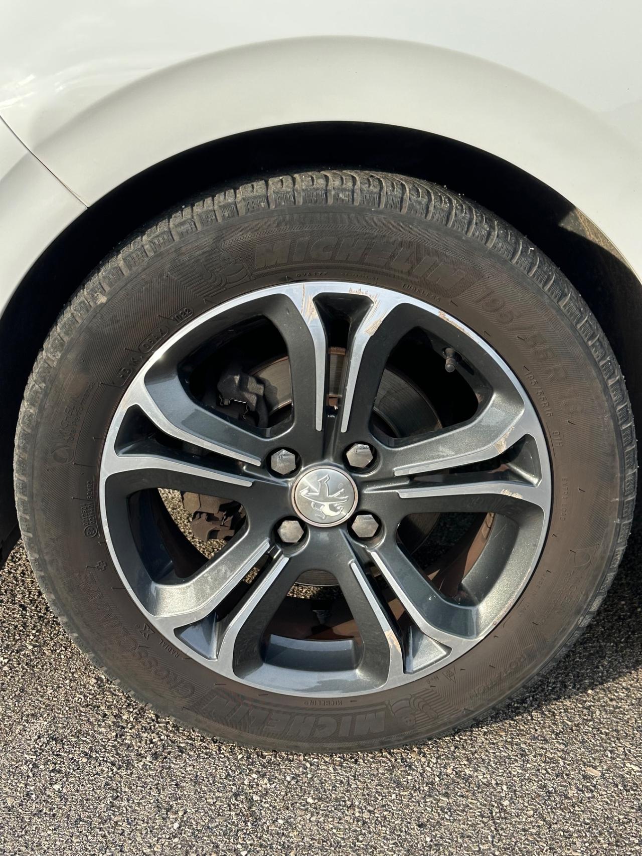 Peugeot 208 PureTech 82 5 porte Allure 2015