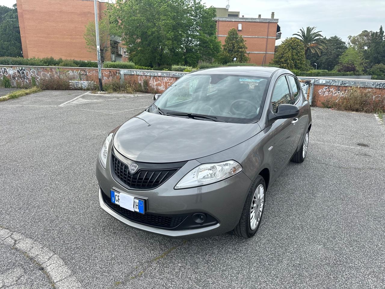 Lancia Ypsilon 1.0 Firefly Hybrid Silver