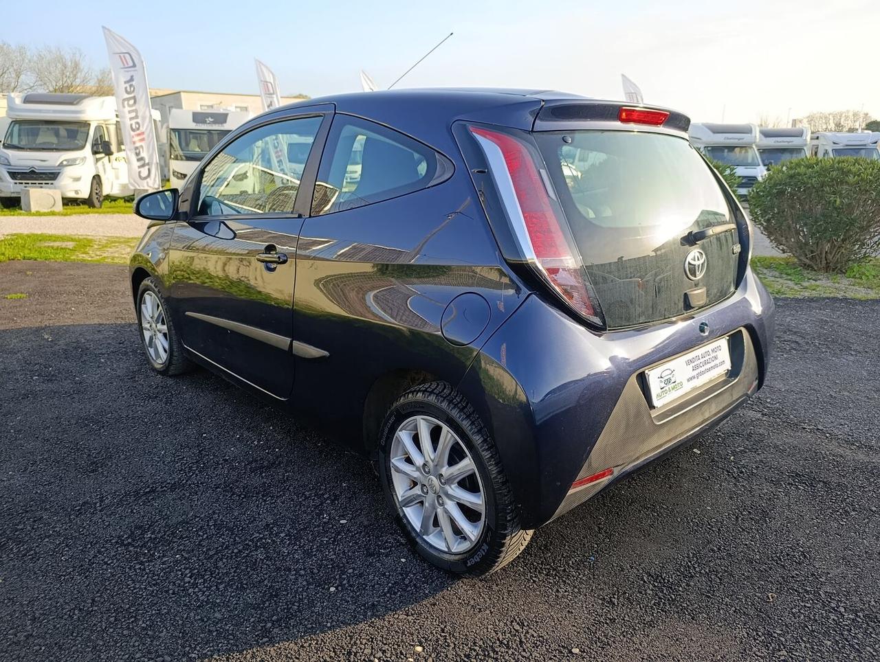 Toyota Aygo I 2012 Aygo 1.0 Lounge connect 3p