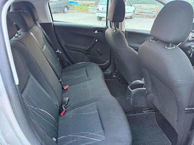 PEUGEOT 208 129,277km 1.4 8V e-HDi 68CV S&S robot. 5p. Active