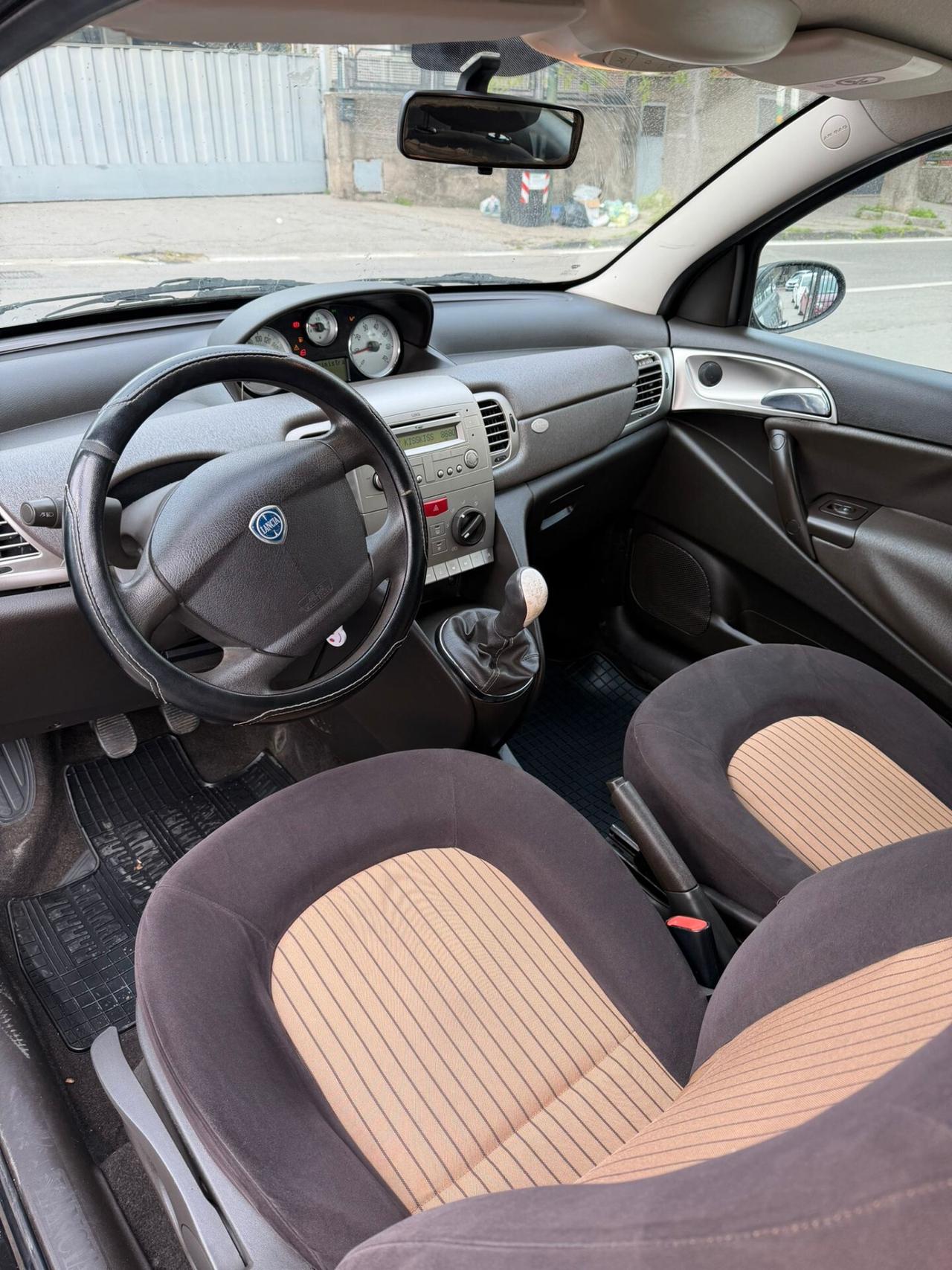 Lancia Ypsilon 1.3 MJT 75 CV Argento