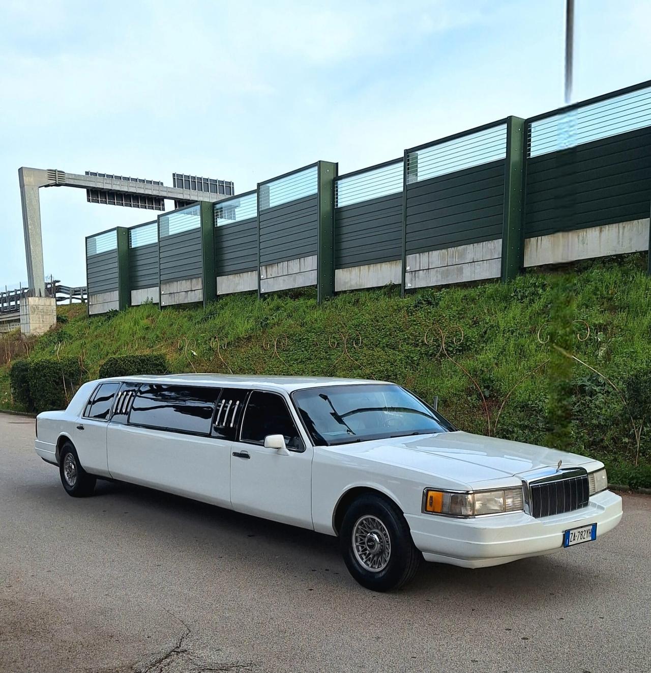 Lincoln Continental LIMOUSINE Town Car Stretch 9 Posti