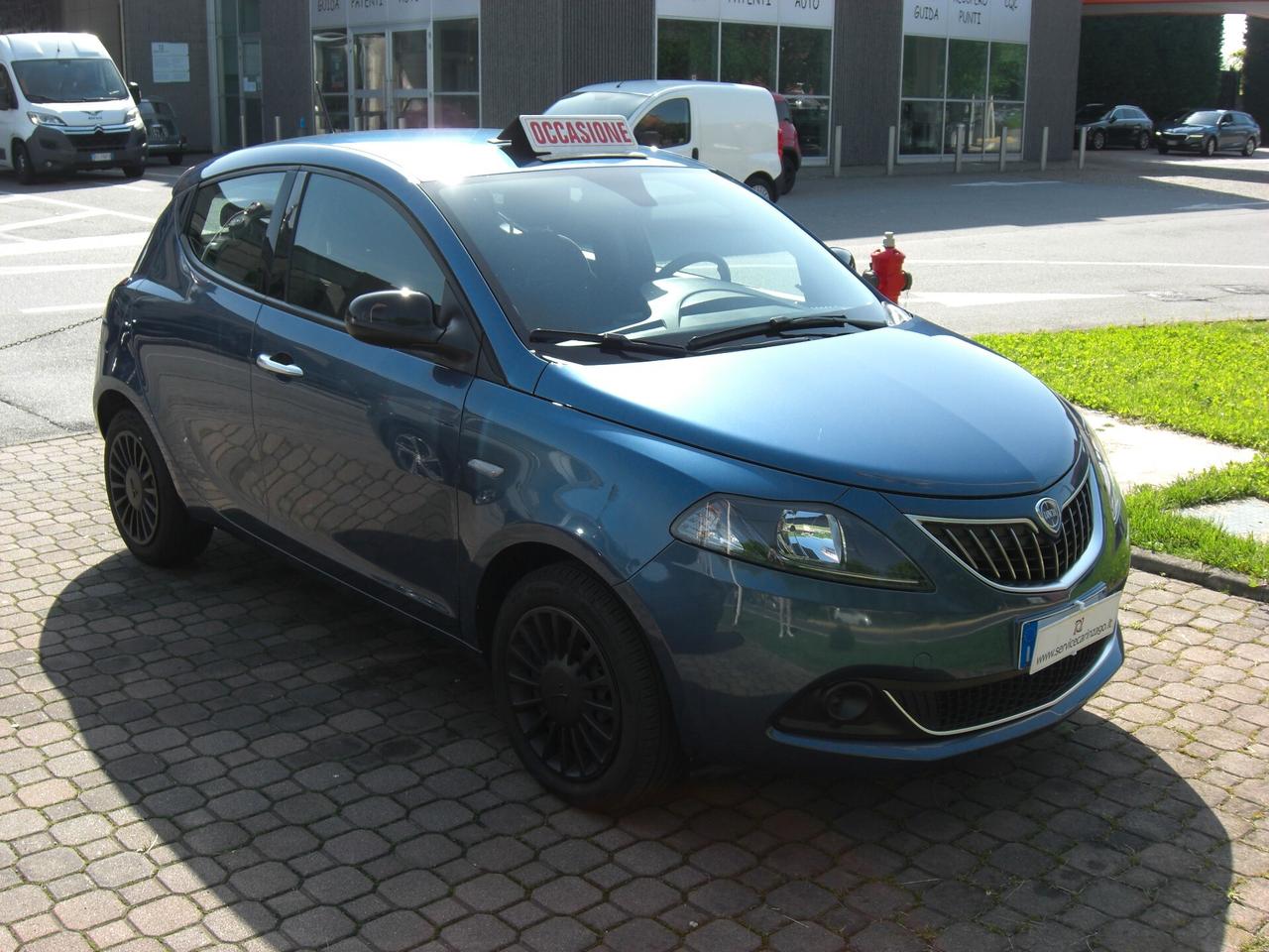 Lancia Ypsilon 1.0 FireFly Hybrid