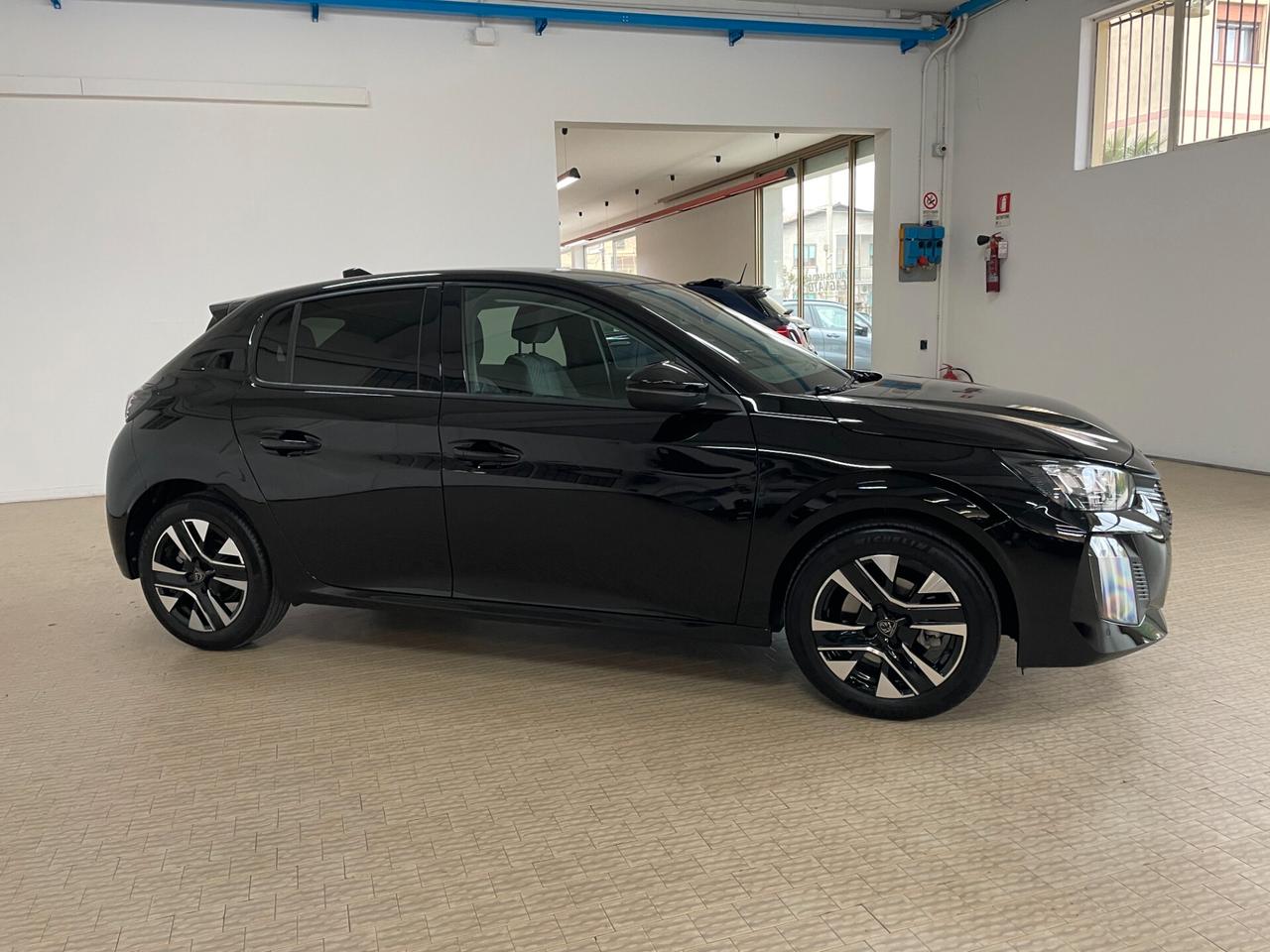 Peugeot 208 100cv 5 p. Allure 2025 Km13000 neopatentati