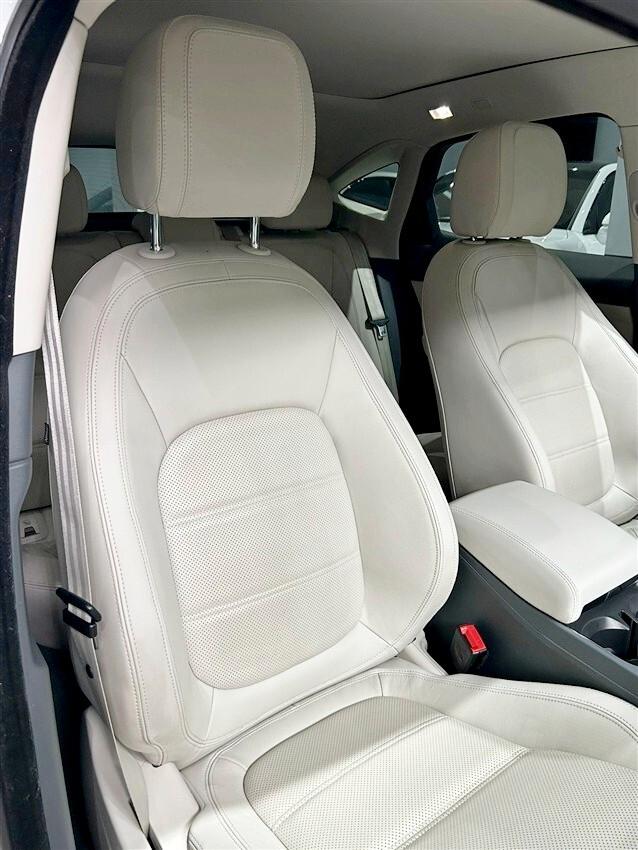 Jaguar E-Pace 2.0D 180 CV AWD aut. R-Dynamic SE