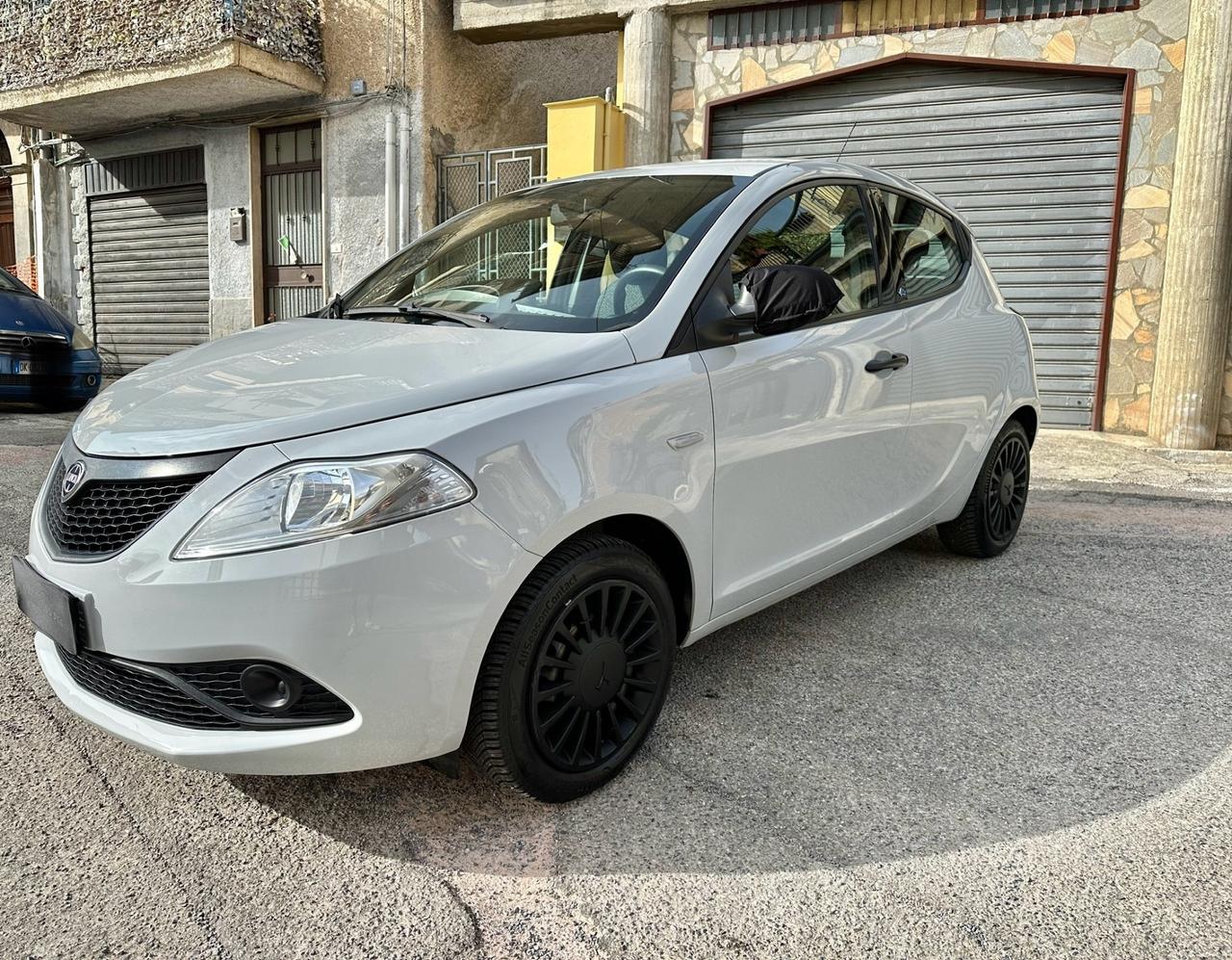 Lancia Ypsilon 1.2 69 CV 5 porte Elefantino