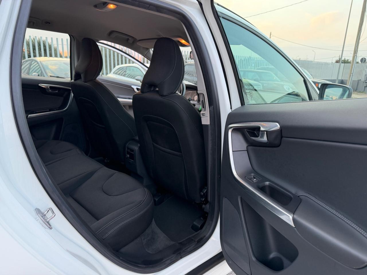 VOLVO XC60 2.0D D3 150CV GEARTRONIC FUL LED MY16