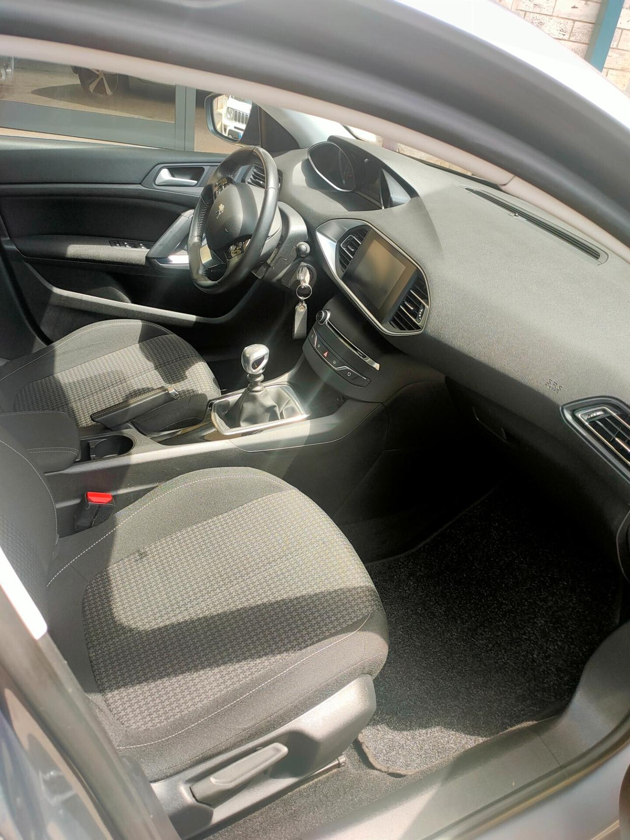 Peugeot 308 BlueHDi 130 S&S Allure