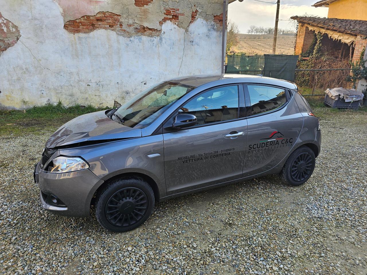 Lancia Ypsilon 1.0 S&S Hybrid Silver