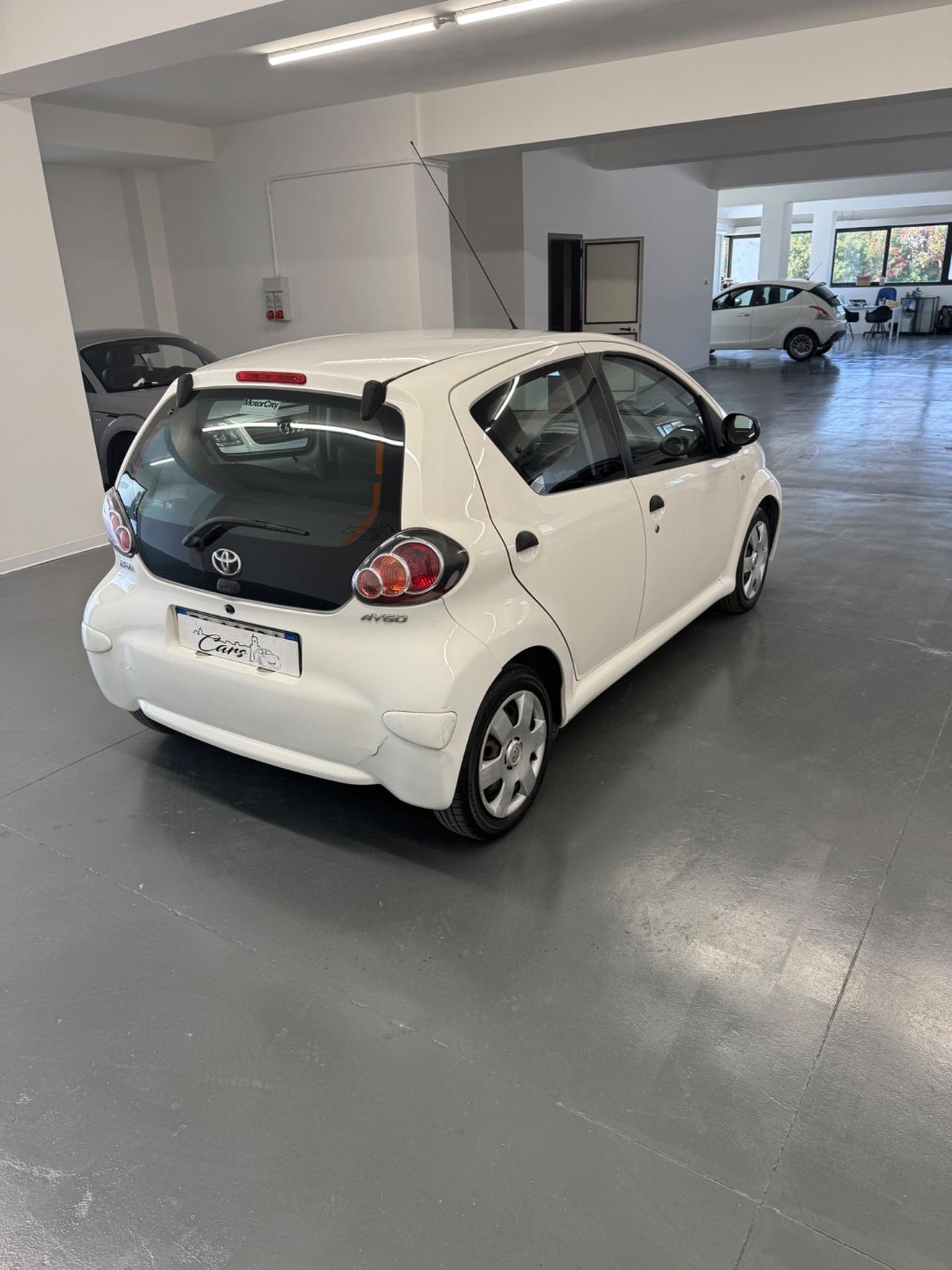 Toyota Aygo 1.0 12V VVT-i 5 porte Lounge Connect