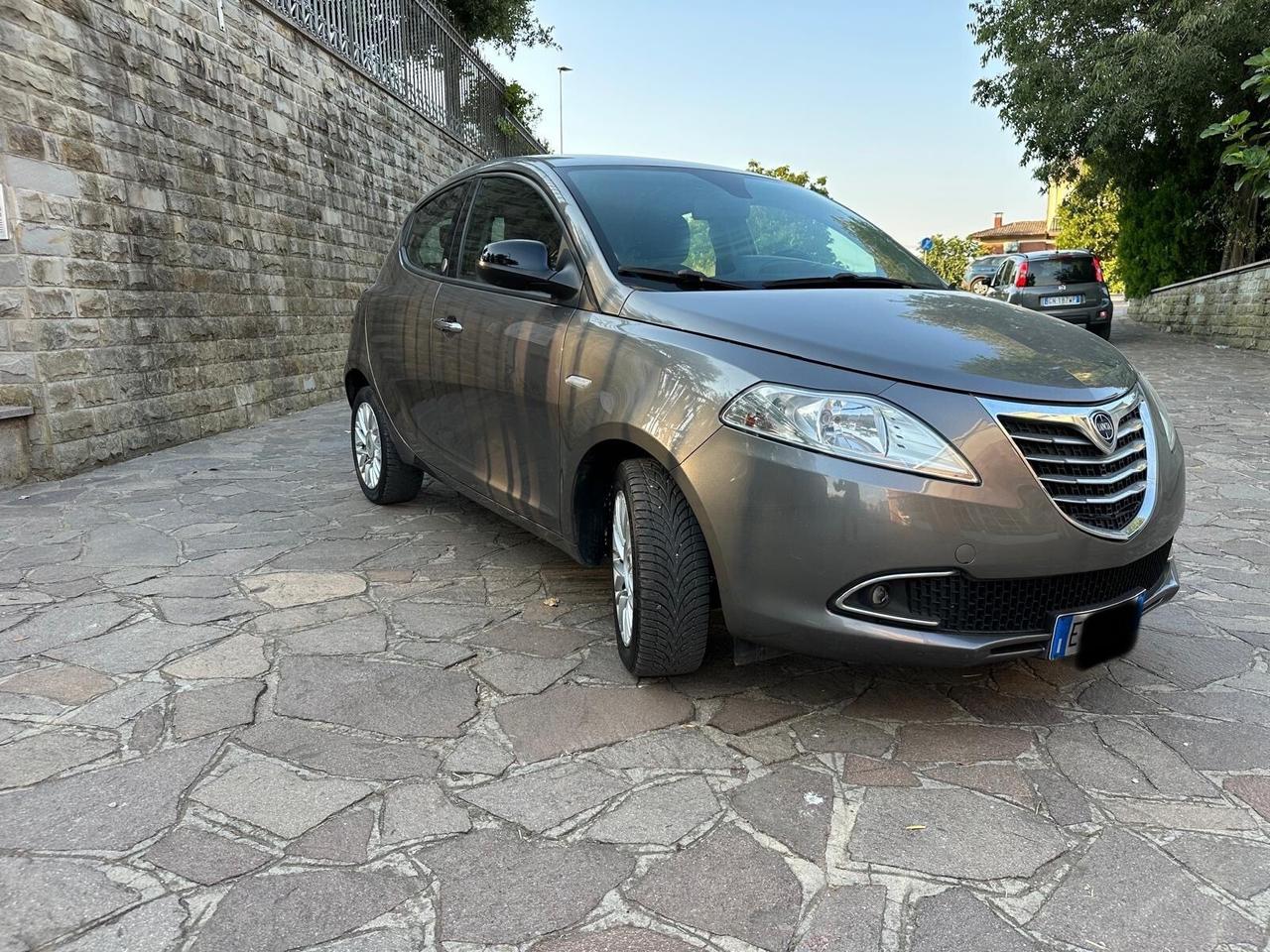 Lancia Ypsilon 1.2 69 CV 5 porte GPL Ecochic Gold NEOPATENTATI