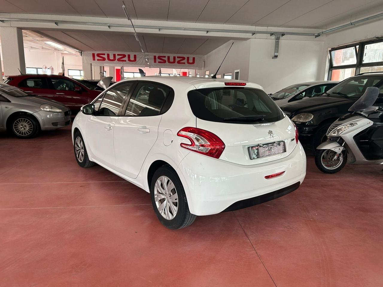 Peugeot 208 serie4 benzina 1.2 CV 82 Km 96.490 per NEOPATENTATI