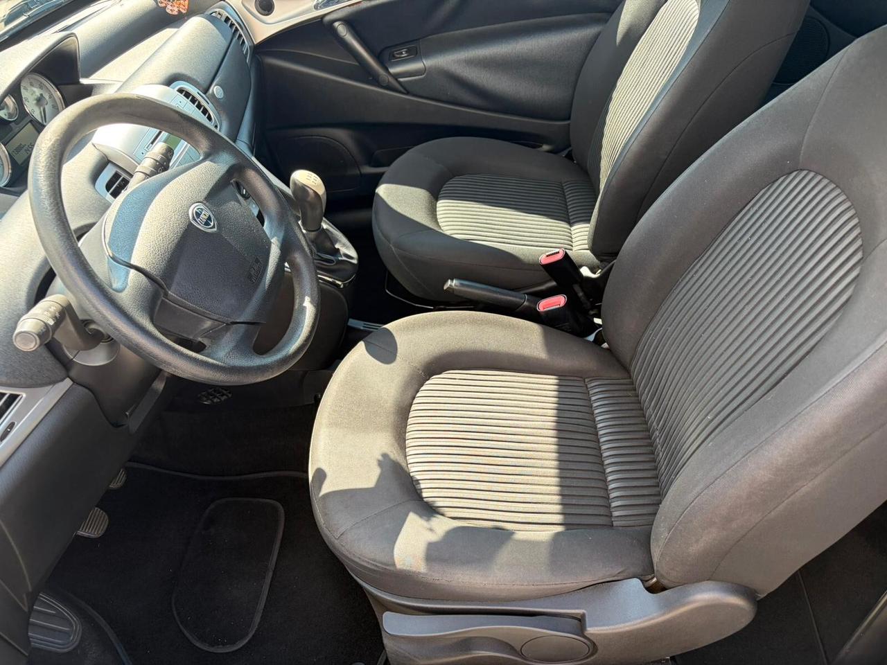 Lancia Ypsilon 1.3 MJT 75 CV Argento*NEOPATENTATI