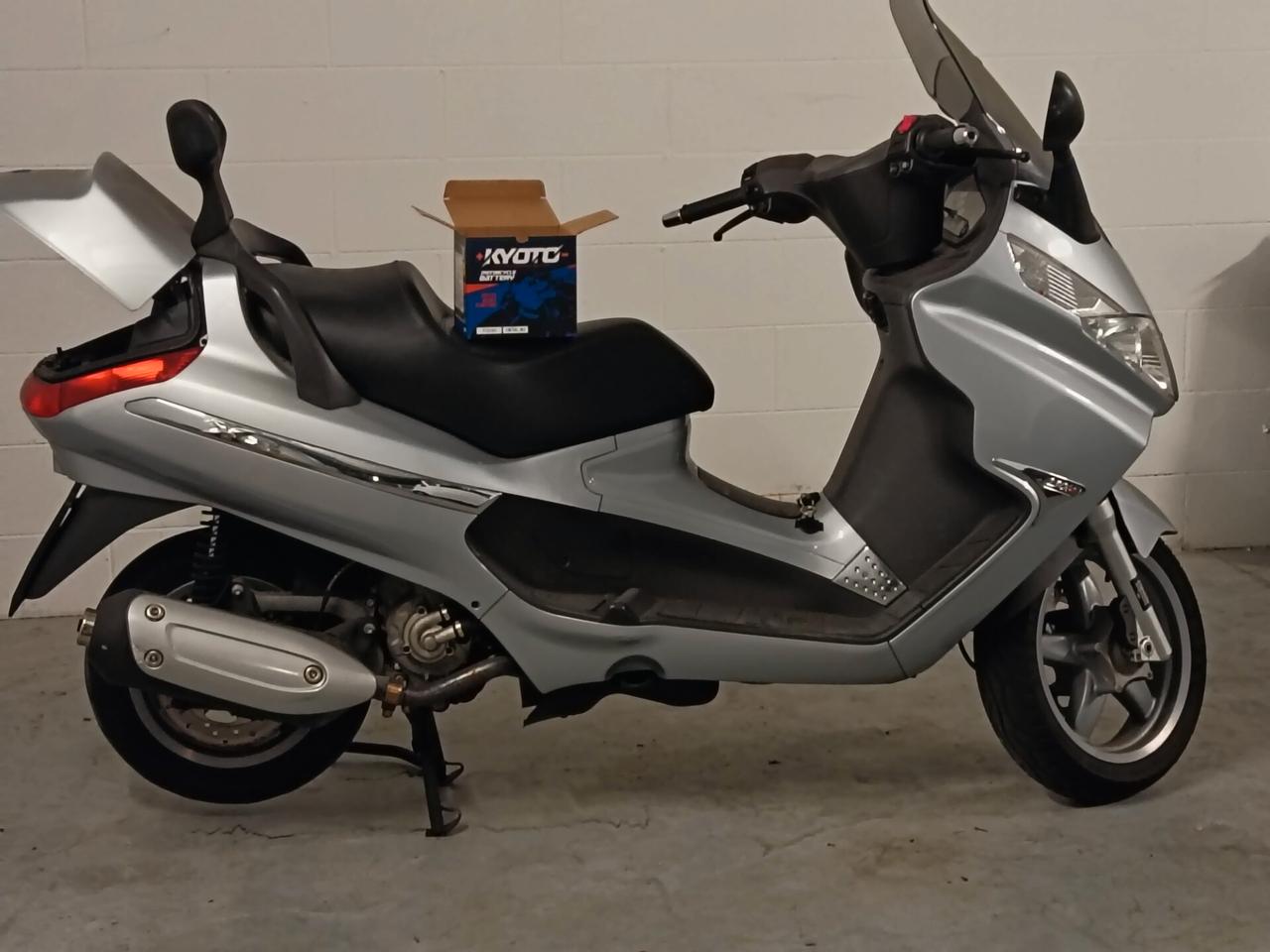 Piaggio X8 250
