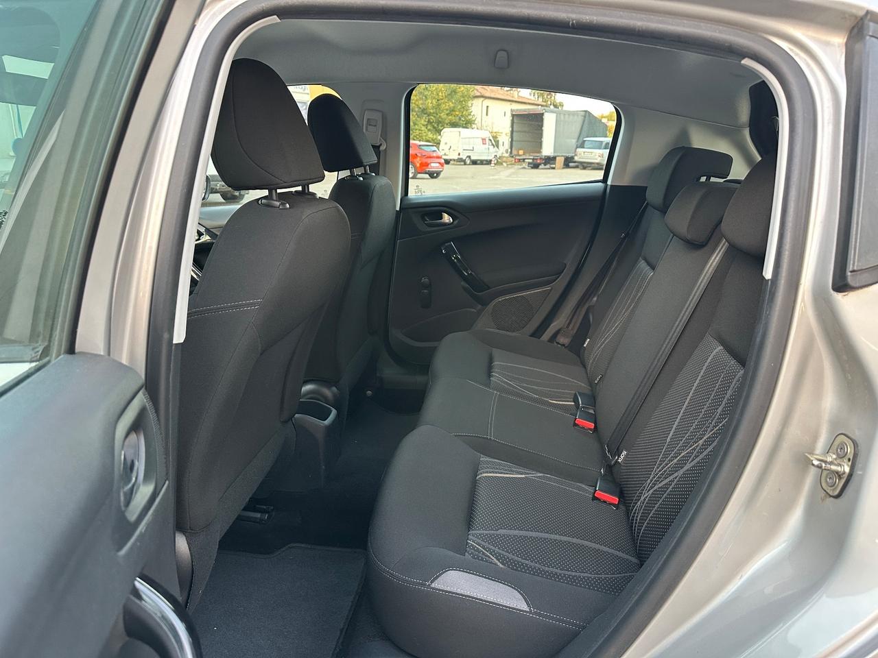 Peugeot 208 1.0 VTi 68 CV 5 porte solo 110mila km