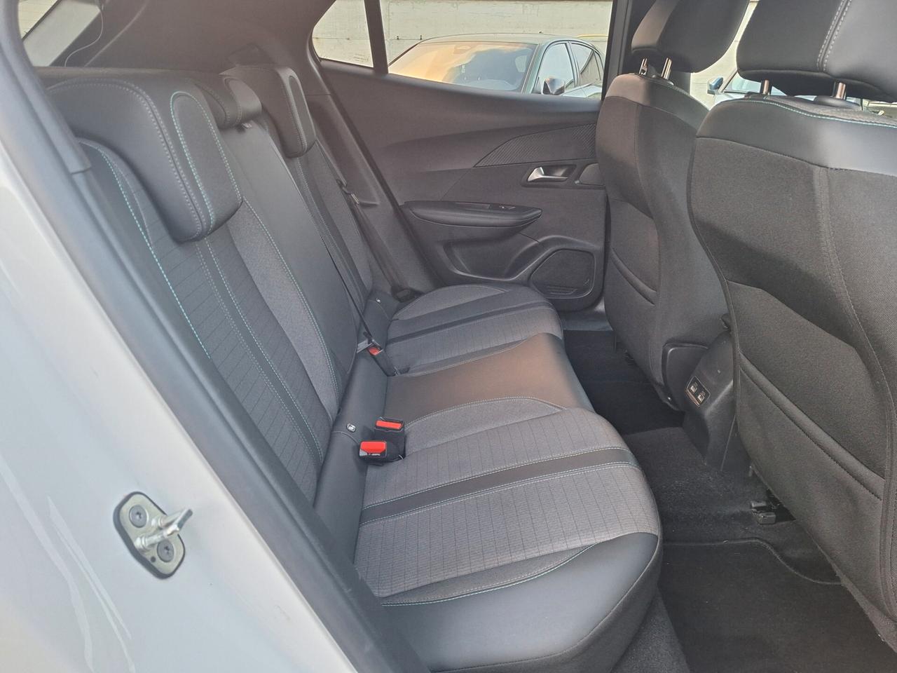Peugeot 2008 BlueHDi 130 S&S EAT8 Allure Pack