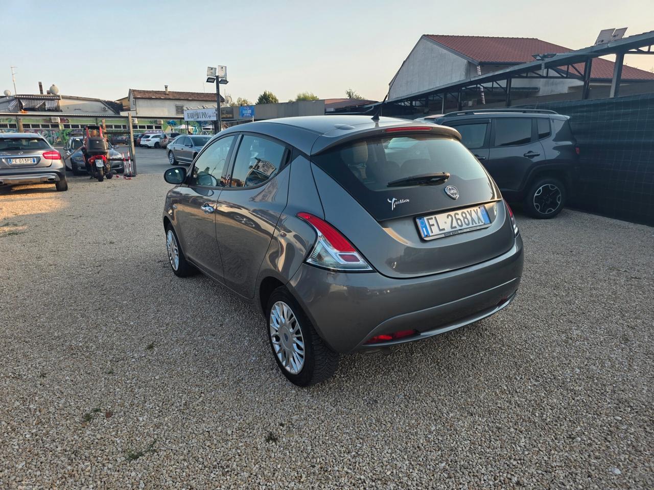 Lancia Ypsilon 1.2 69 CV 5 porte Silver