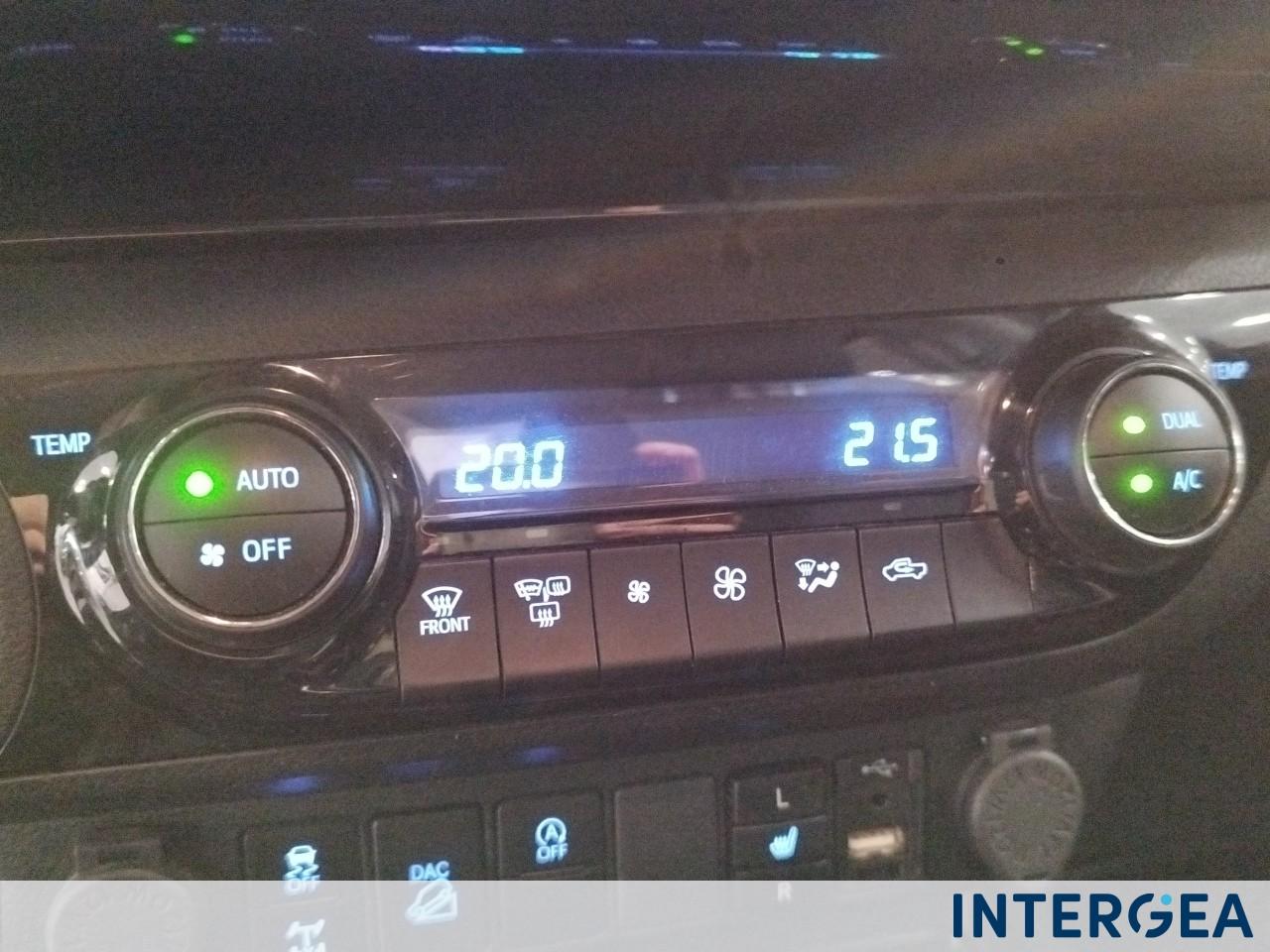 TOYOTA Hilux 2.8 d double cab Executive 4wd auto