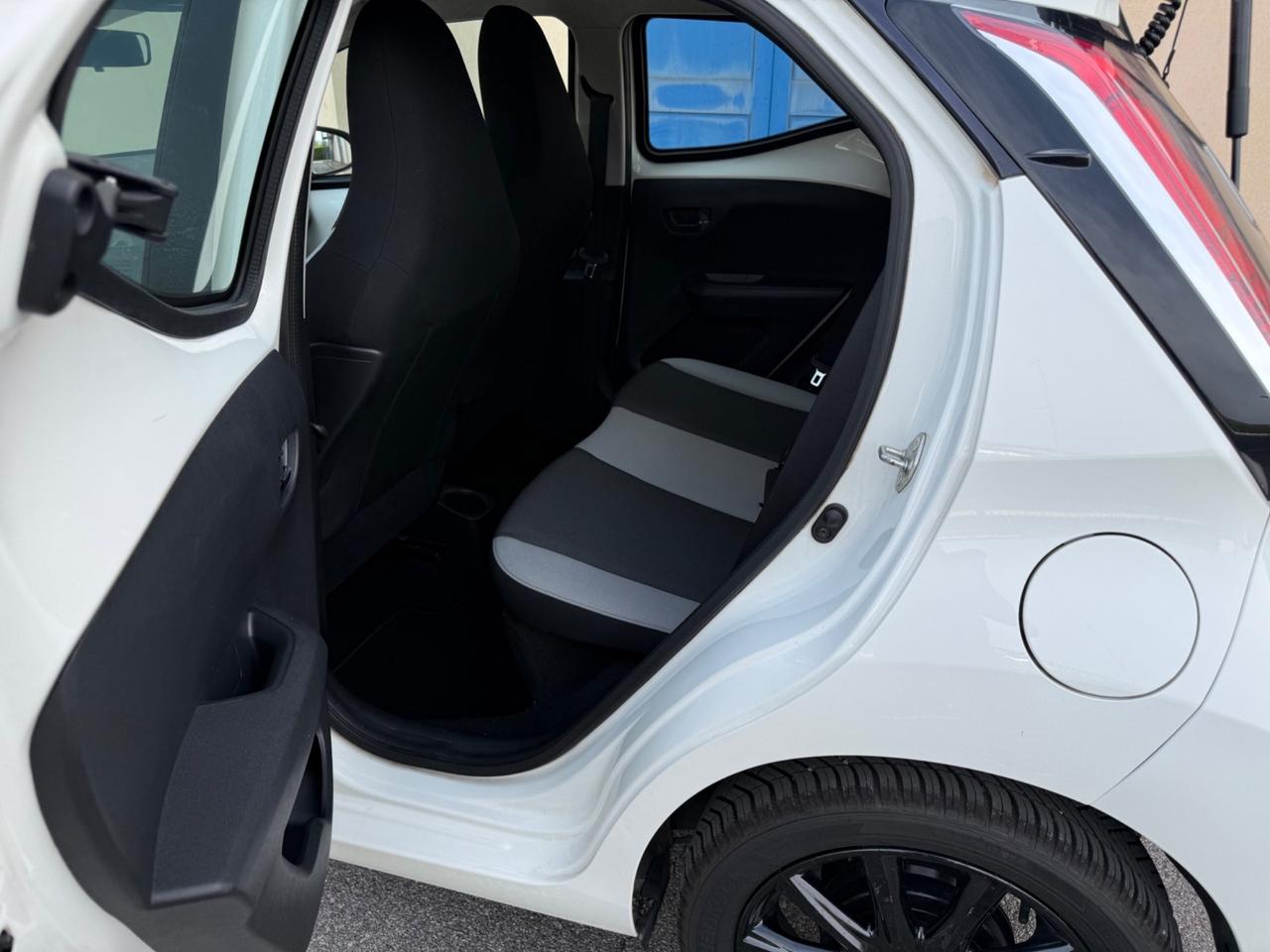Toyota Aygo 1.0 VVT-i 69 CV 5 porte x-play