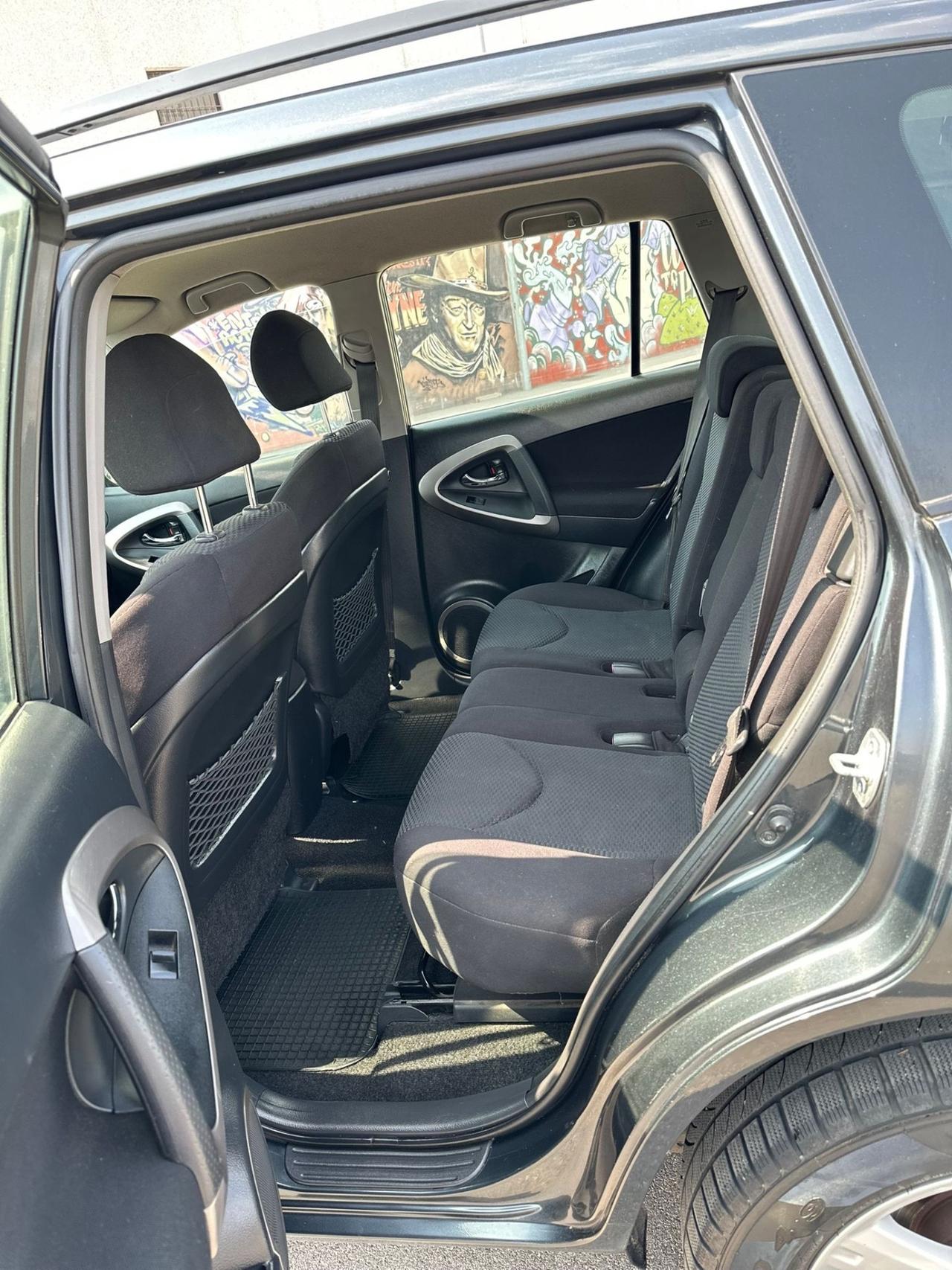 Toyota Rav 4 5 posti autocarro