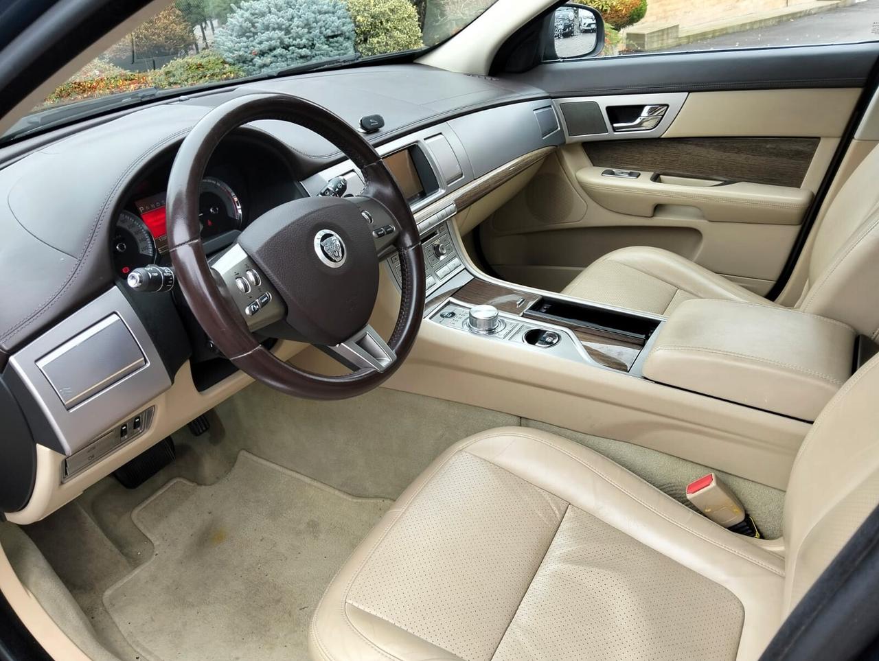 Jaguar XF 2.7D V6 Premium Luxury