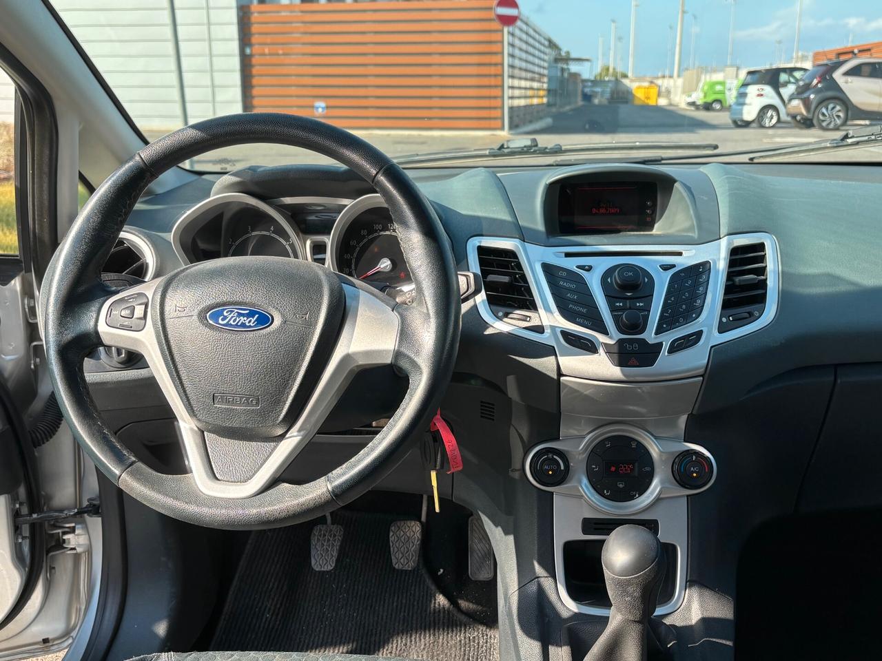 Ford Fiesta 1.4 5 porte Bz.- GPL CONSUMI RIDOTTI, PICCOLA MA COMODA