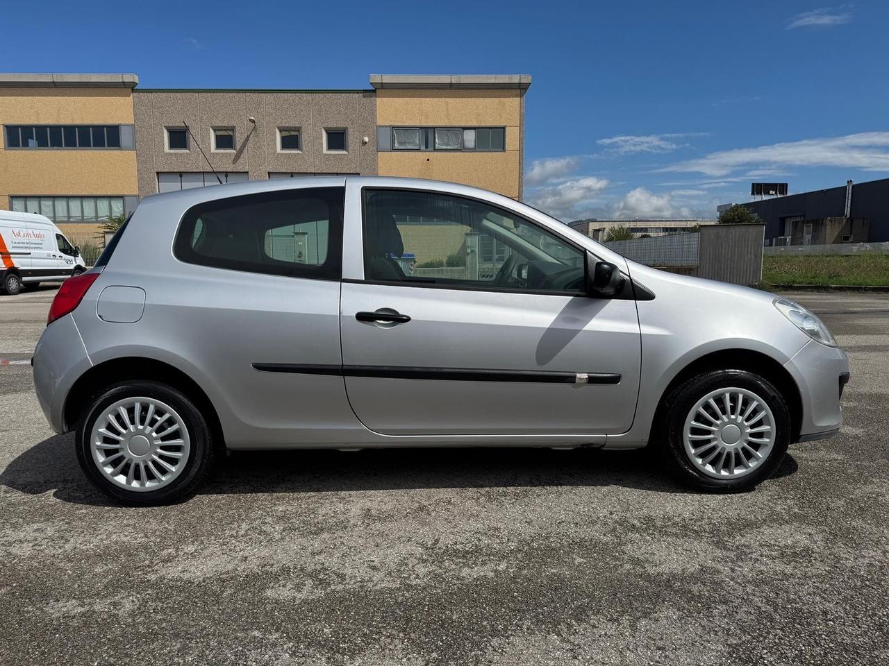 Renault Clio 1.2 16V 3 porte Luxe