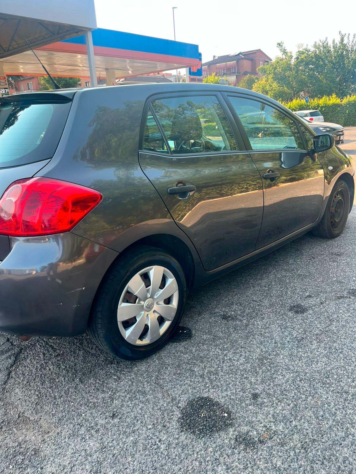 Toyota Auris 1.4 benzina