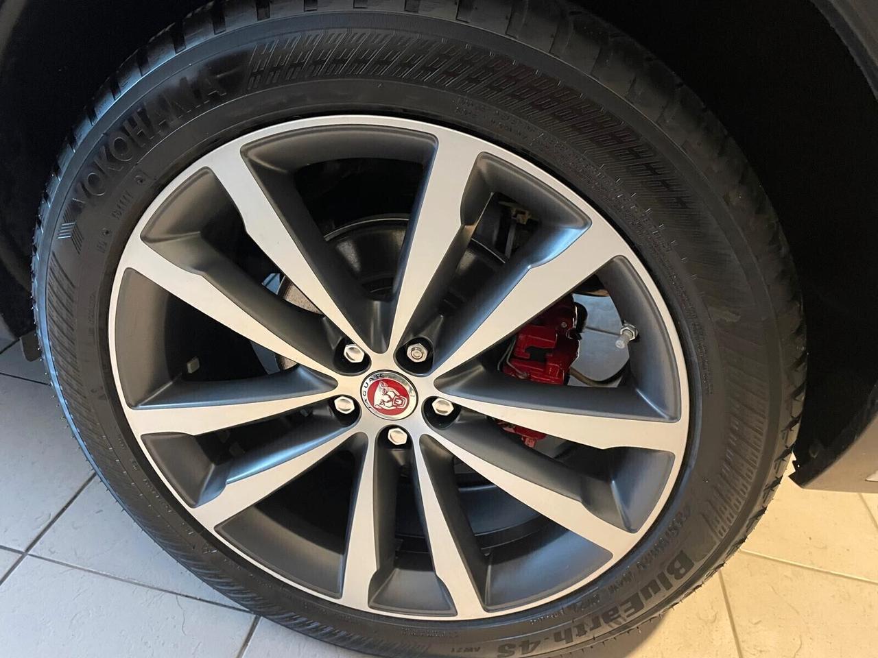 Jaguar E-Pace 2.0D 180 CV AWD aut. R-Dynamic HSE