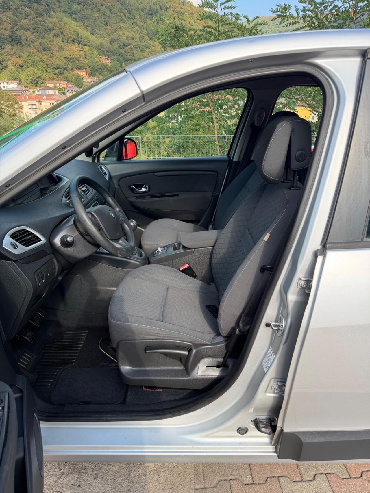 Renault Scenic 1.5 dci Dynamique c/TomTom