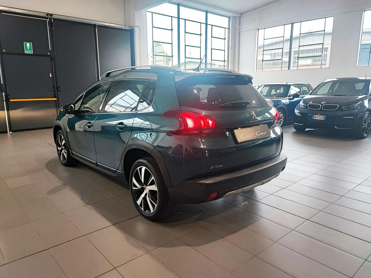 Peugeot 2008 1.2 PureTech 110 EAT6 Allure • Navi • LED • Retrocamera • Cerchi 17