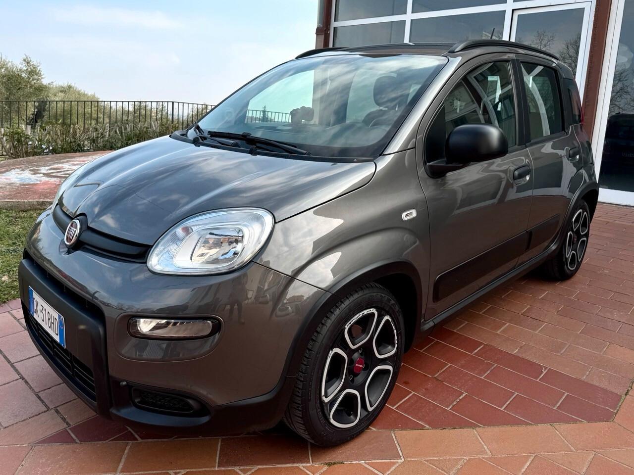 Fiat Panda 1.0 FireFly S&S Hybrid City Life da 120 euro al mese