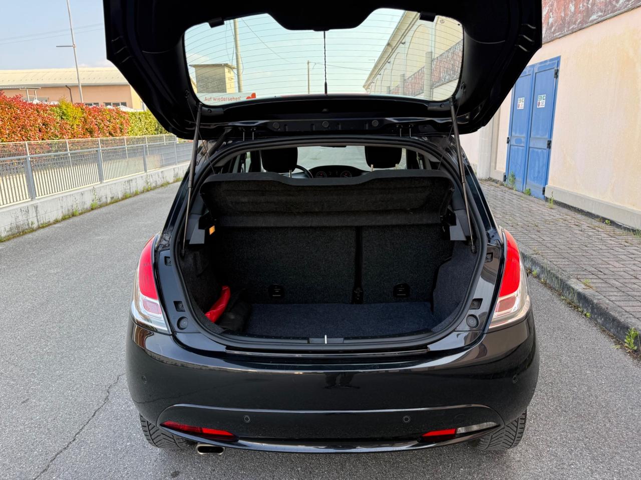 Lancia Ypsilon 1.2 69 CV 5 porte GPL Ecochic Black and Noir