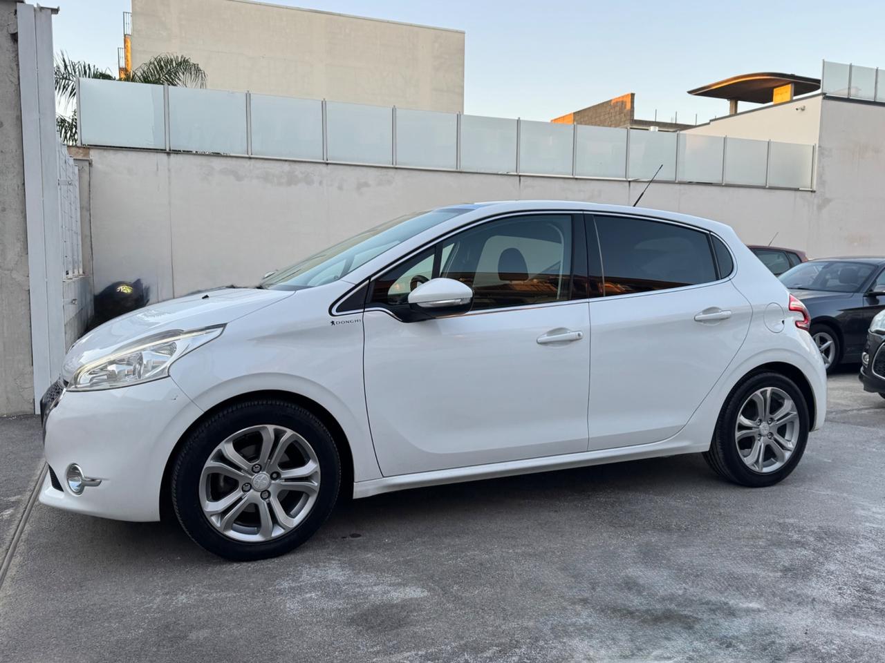 Peugeot 208 1.4 DIESEL 68CV Allure 11/2012