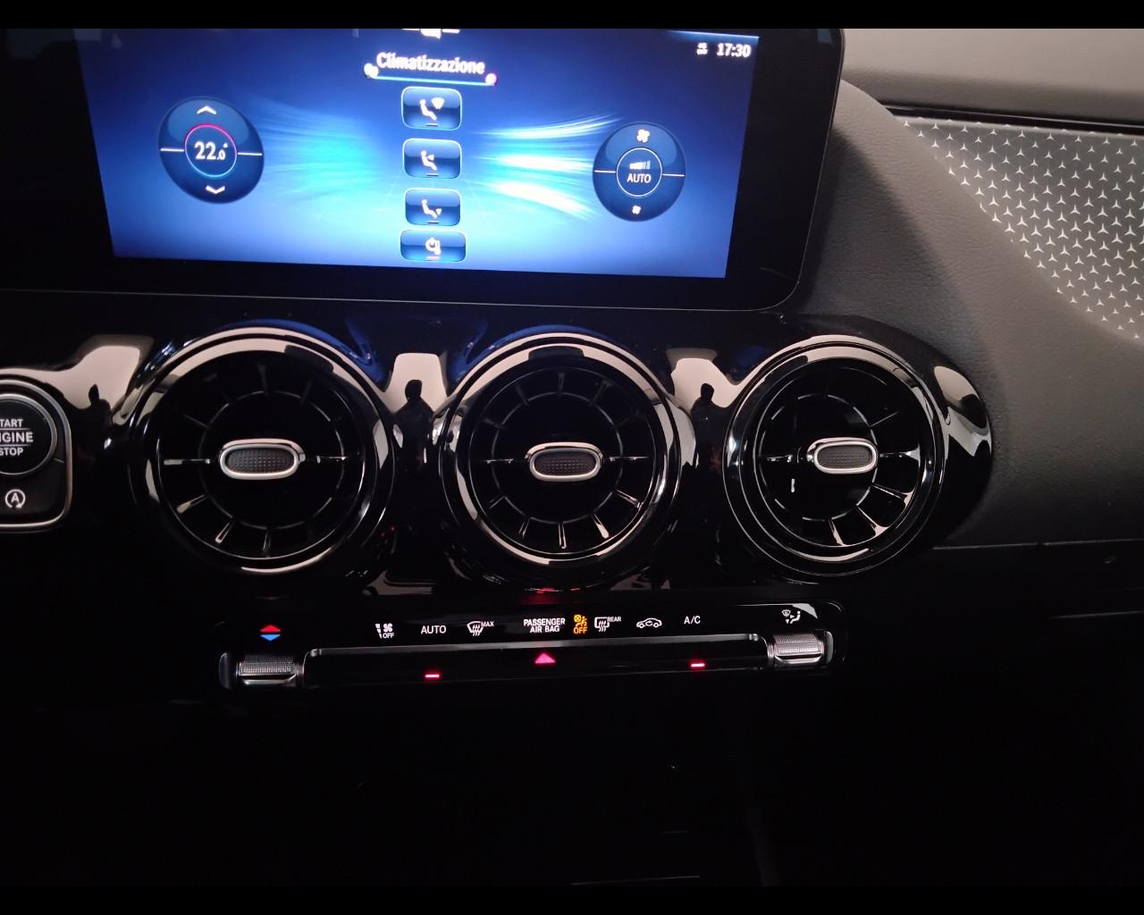 Mercedes-Benz GLA-H247 2023 - GLA 180 d Advanced auto