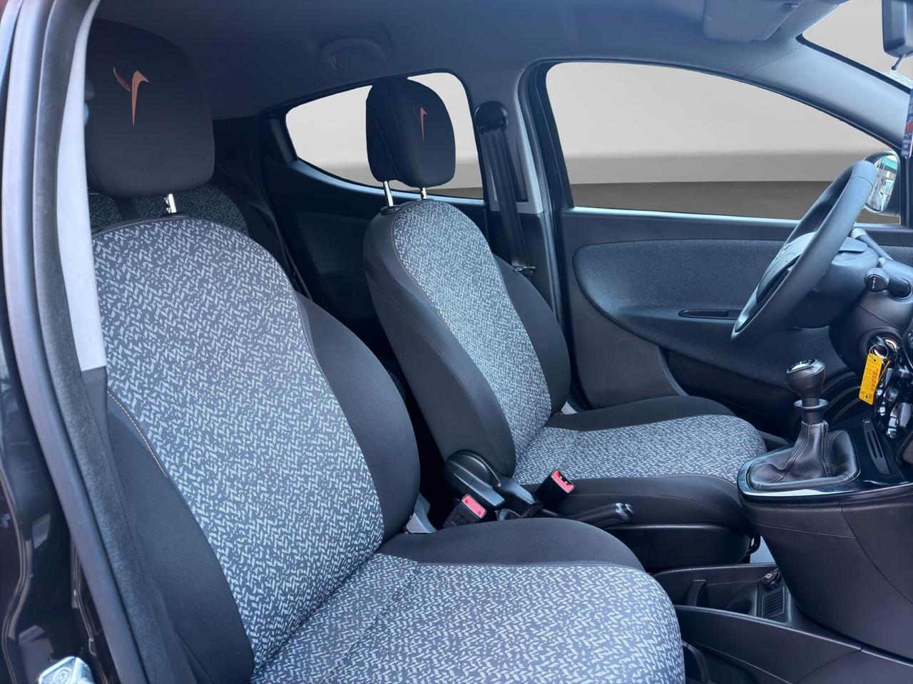 Lancia Ypsilon 1.2 69cv GPL Ecochic Black and Noir