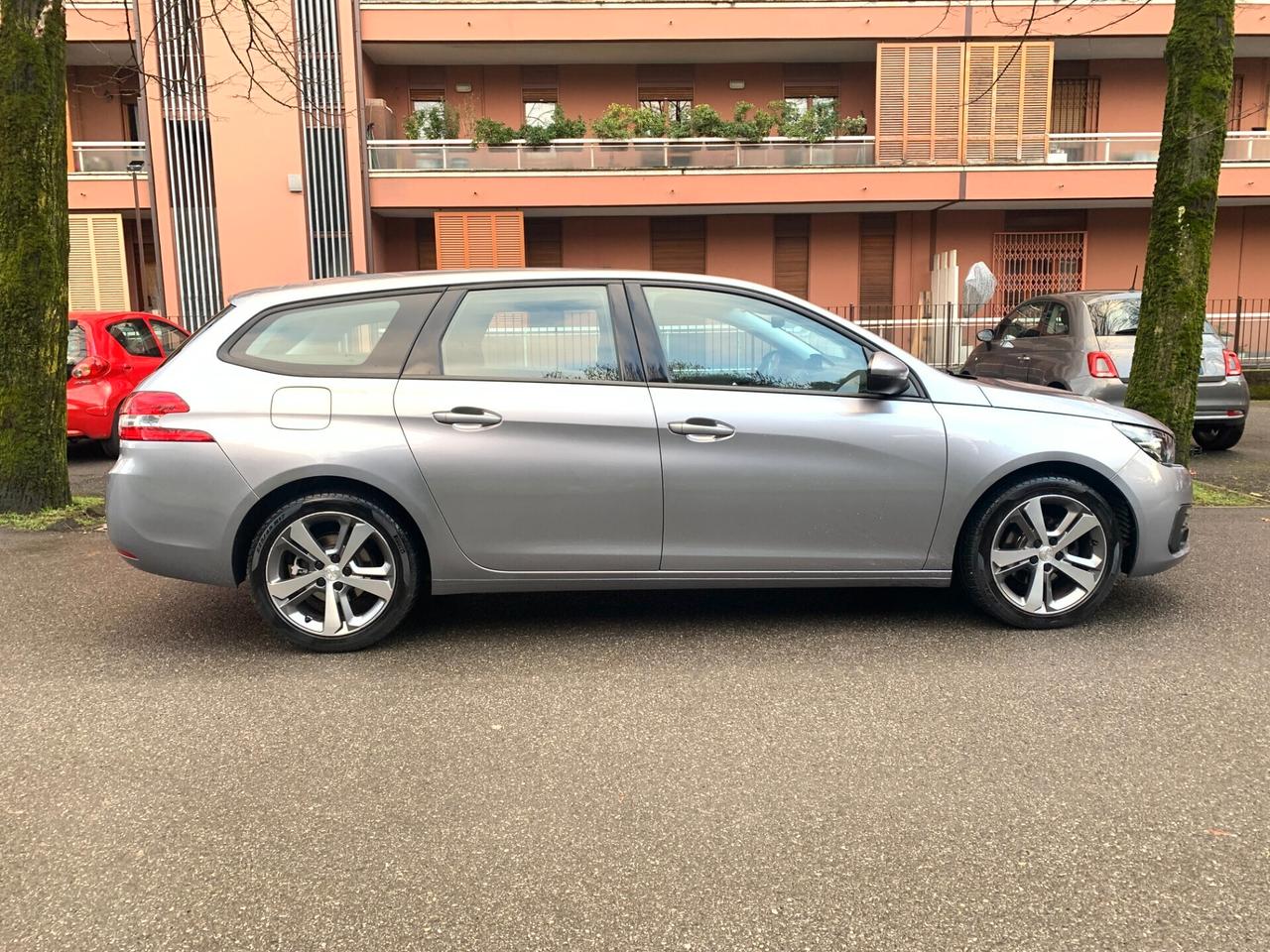 Peugeot 308 BlueHDi 130 S&S SW Allure