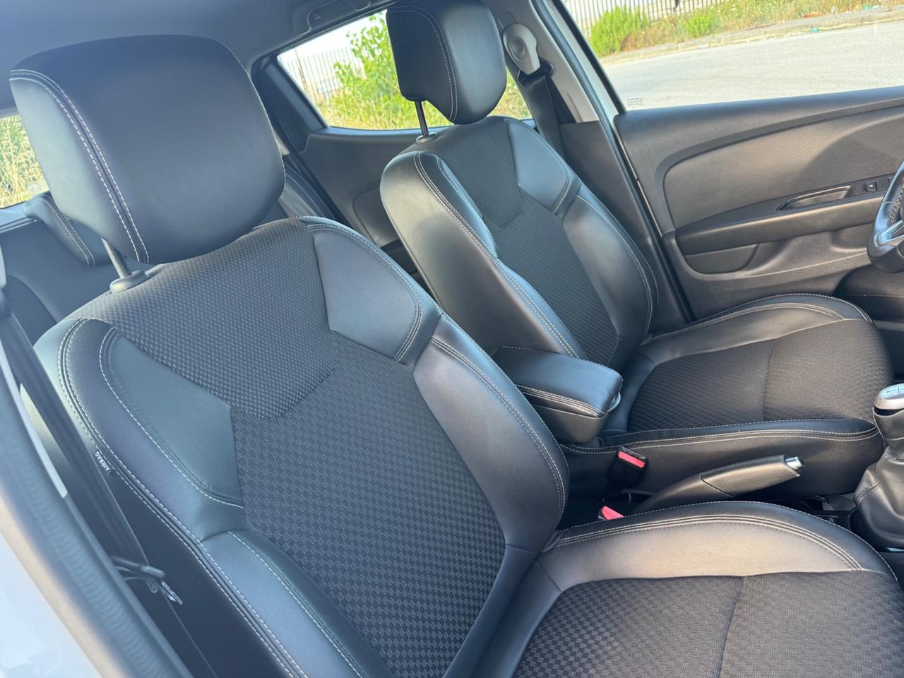 Renault Clio dCi 8V 75 CV 5 porte Moschino Life N 1 (autocarro)