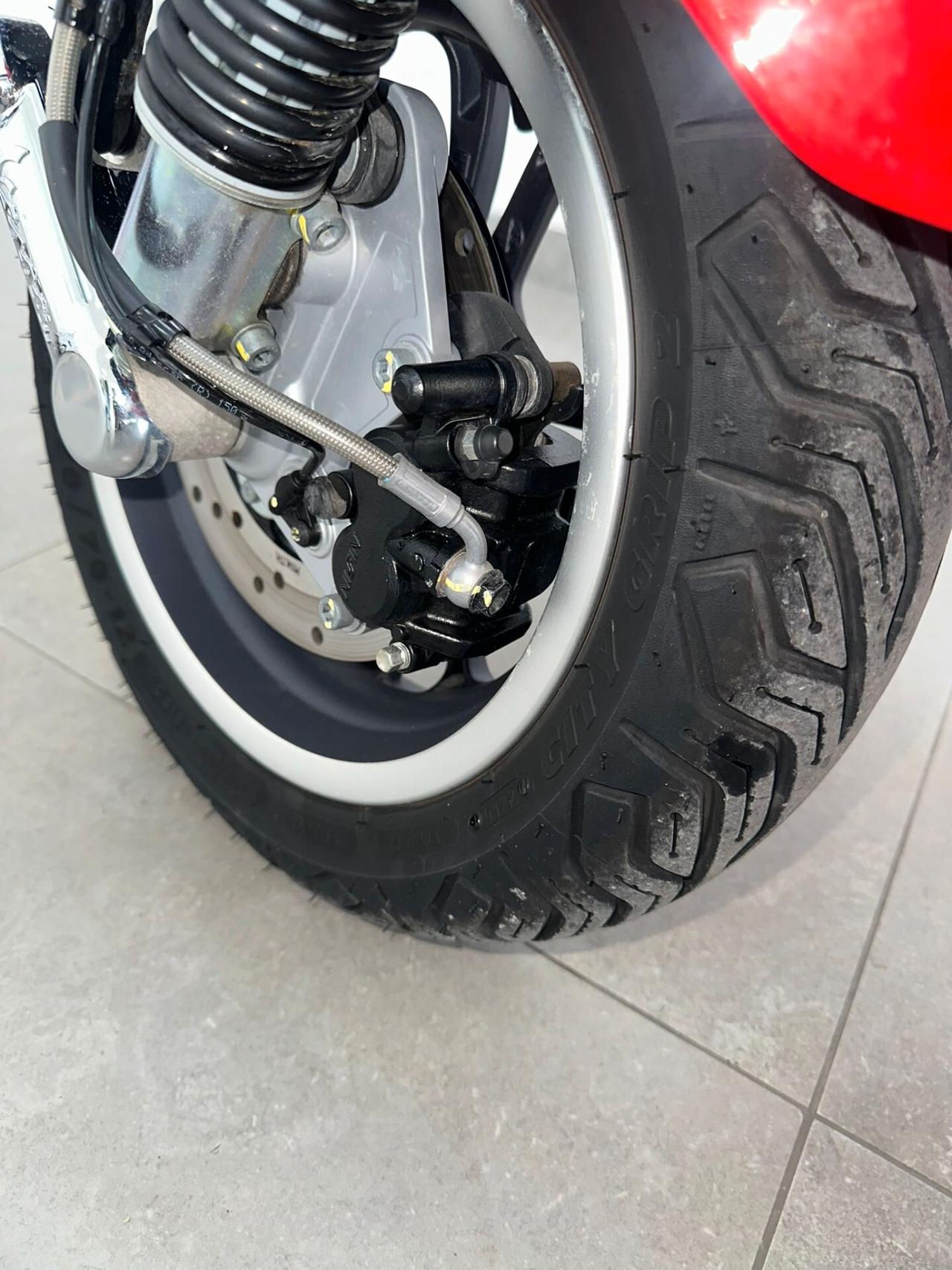 Piaggio Vespa 300 GTS hpe