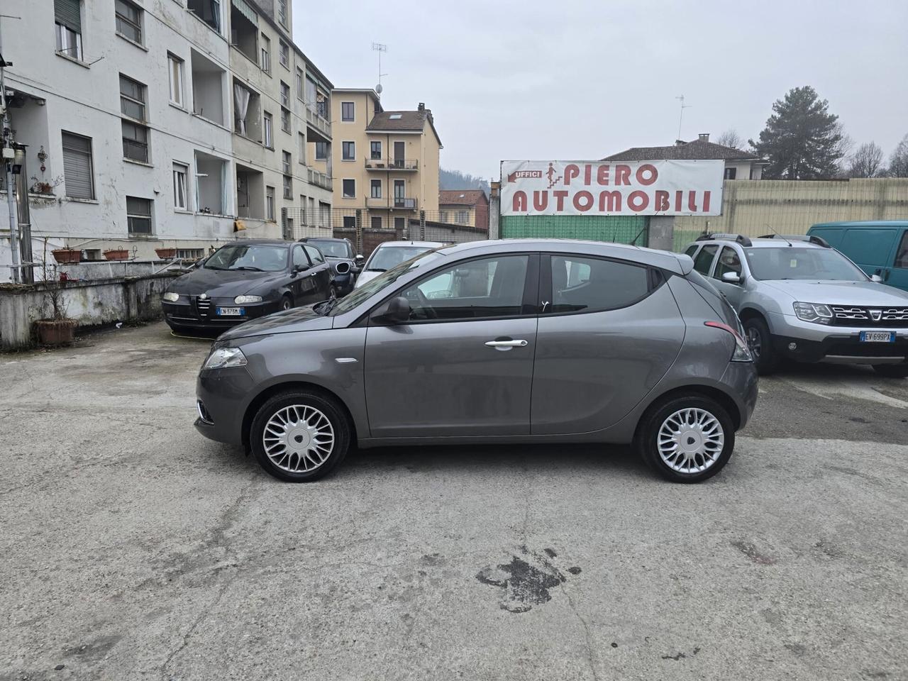 Lancia Ypsilon 1.2 69 CV 5 porte Silver