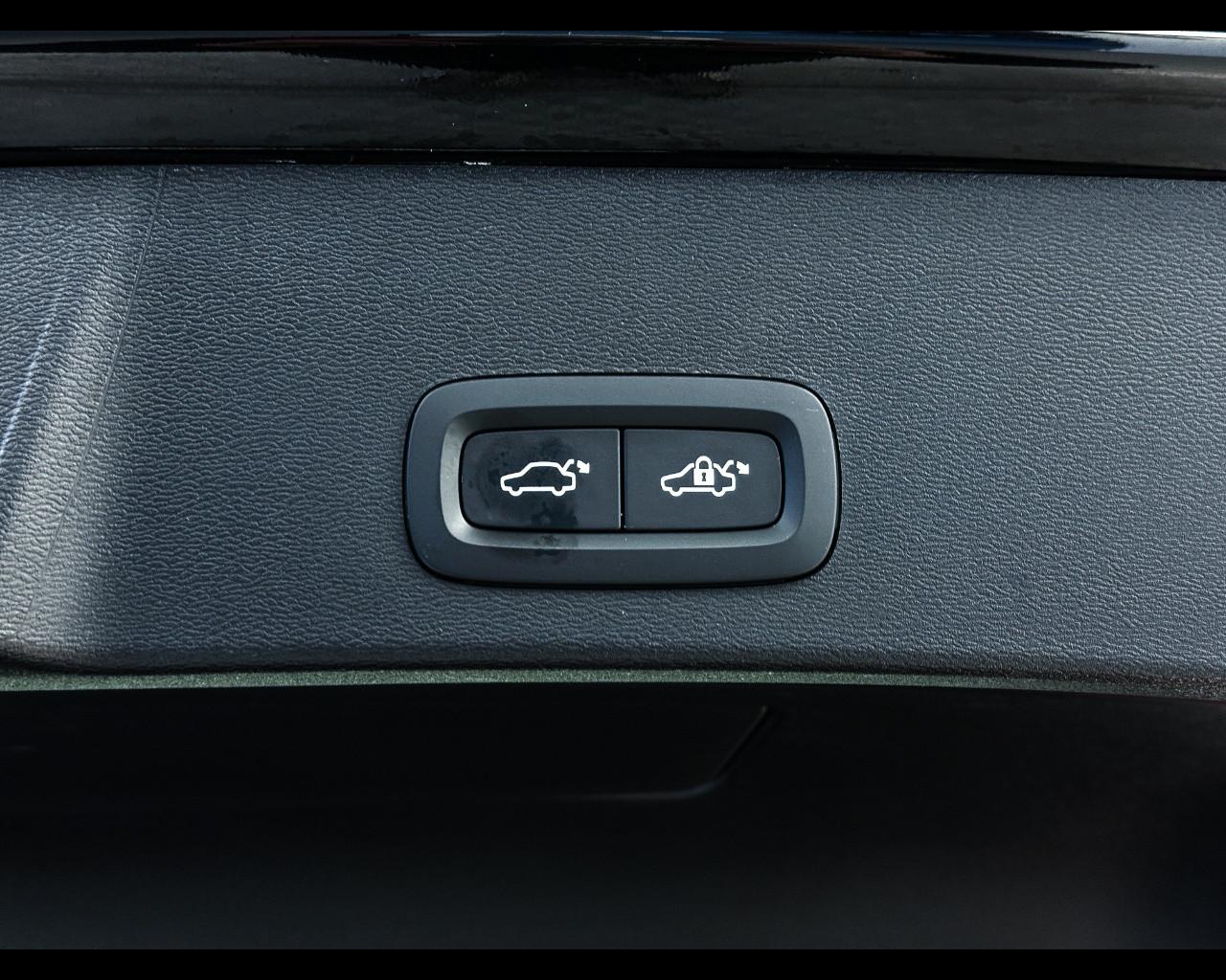 VOLVO XC40 (2017-->) - XC40 B3 automatico Core