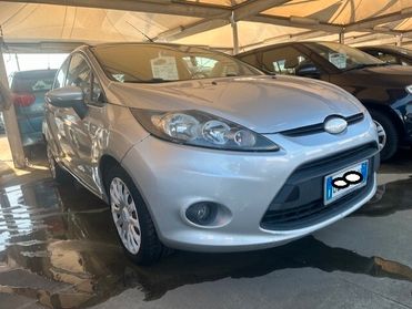 FORD FIESTA 1,4 DIESEL COMANDI AL VOLANTE